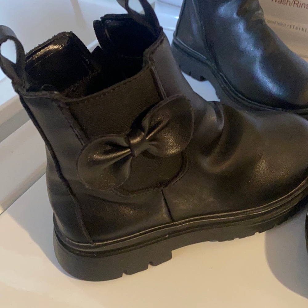 LITTLE  Girls shoes all pre loves condition size 2. Back to skool BUNDLE - Picture 3 of 11